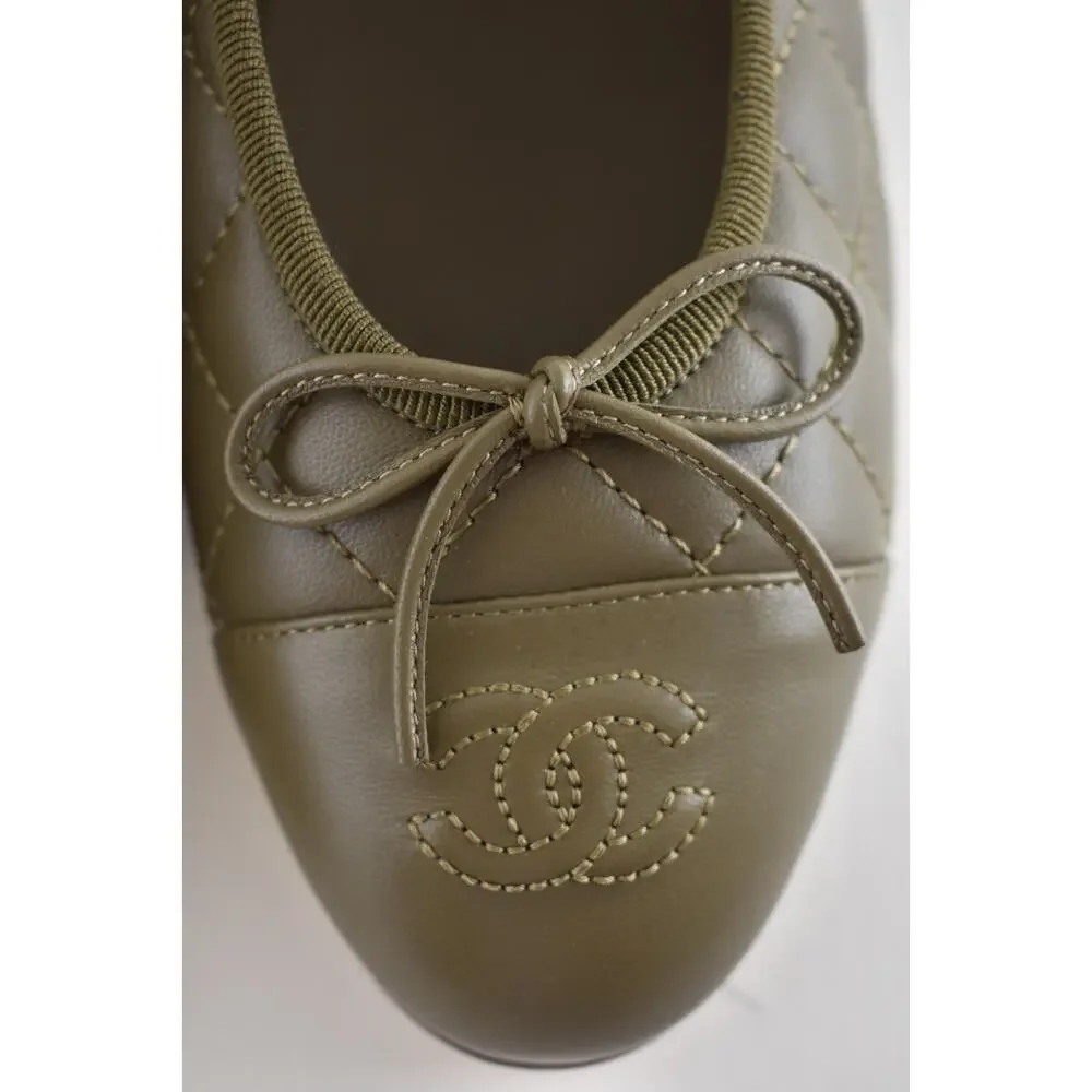 Chanel 26B Dark Khaki Green Lambskin Quilted CC Logo Ballet Ballerina Flat 37.5
